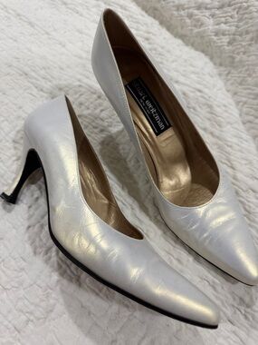 Stuart Weitzman Pearl White Pointed-Toe Leather Pumps